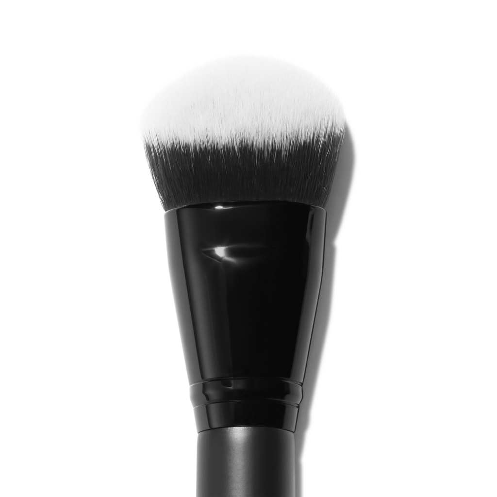 A Quality and Affordable Smooth Swipe Angled Liquid Foundation Synthetic Bristle Head