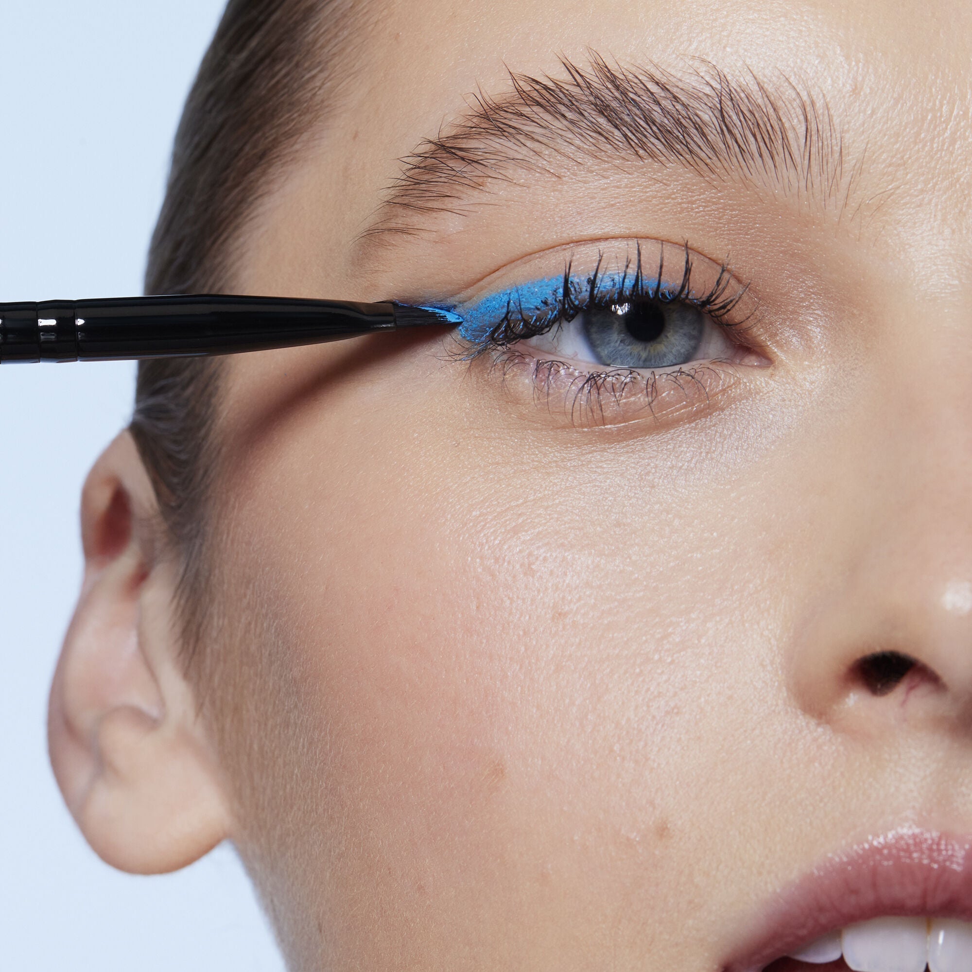 Model Using the Wing It Liner Brush to Create a Wing